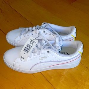 New with tag- white puma sneakers
